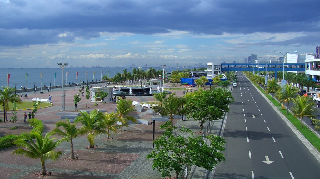 SM Mall Of Asia Seaside Boulevard, Pasay City, Manila, Philippines by Peter Toshiro Matsumoto