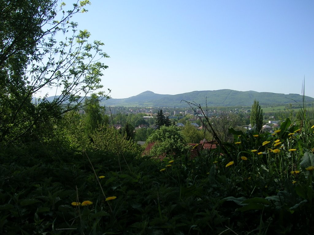 Am Burgsberg. Blick über Varnsdorf Richtung Lausche by Eik Schiller