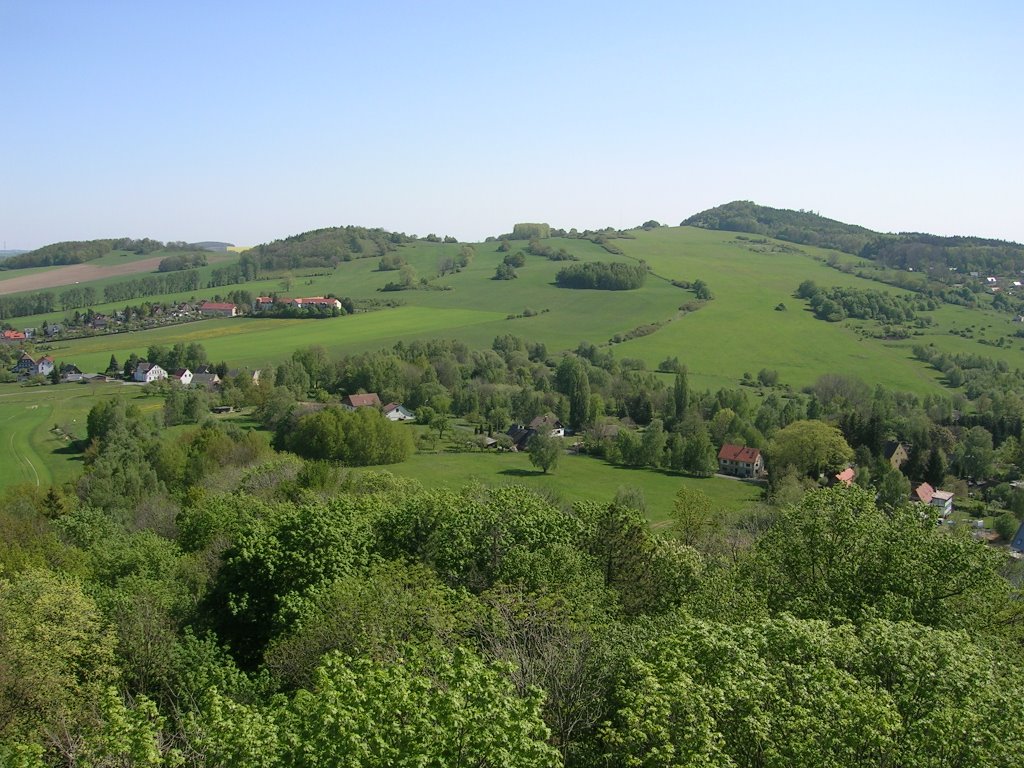 Blick vom Burgsberg Richtung Richterberg/Spitzberg by Eik Schiller