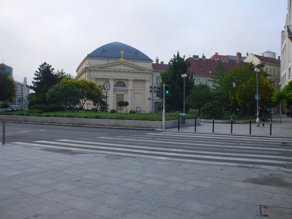 Budapest, V. kerület, a Deák téri evangélikus templom az Erzsébet (volt Engels) tér felől, 2009 június 27--06.56 by Vastalicska