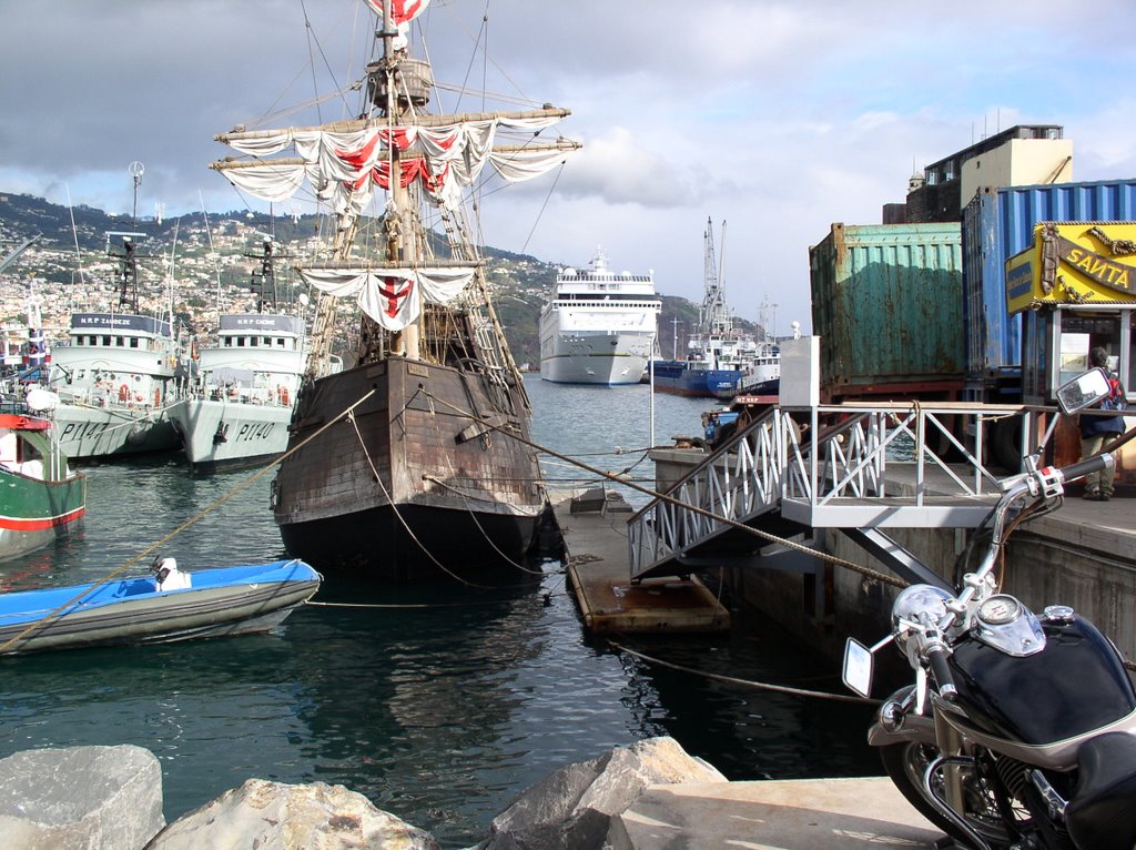 Hafen von Funchal by K.K.K.