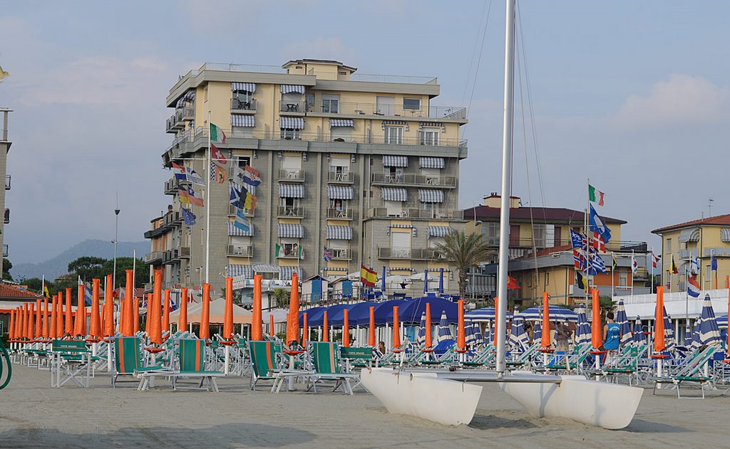 LIDO DI CAMAIORE - 2009 VILLA JOLANDA by Giuliano Bianchini