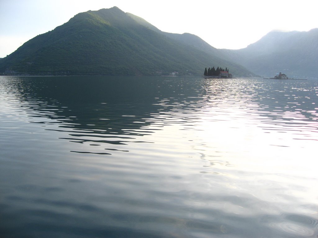 Perast, otoci by Nikolic Branko