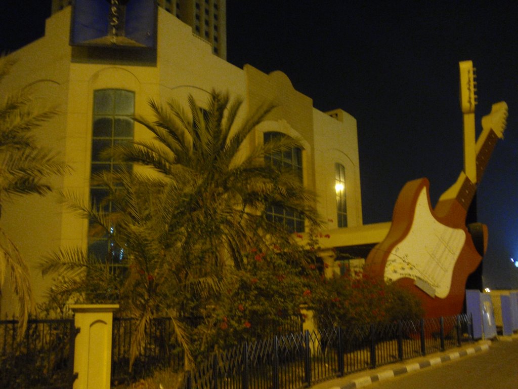 Hard Rock Cafe Dubai (closed) by Eric Niehaus