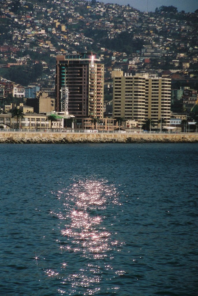 Restaurant Giratorio desde bahia by Pato