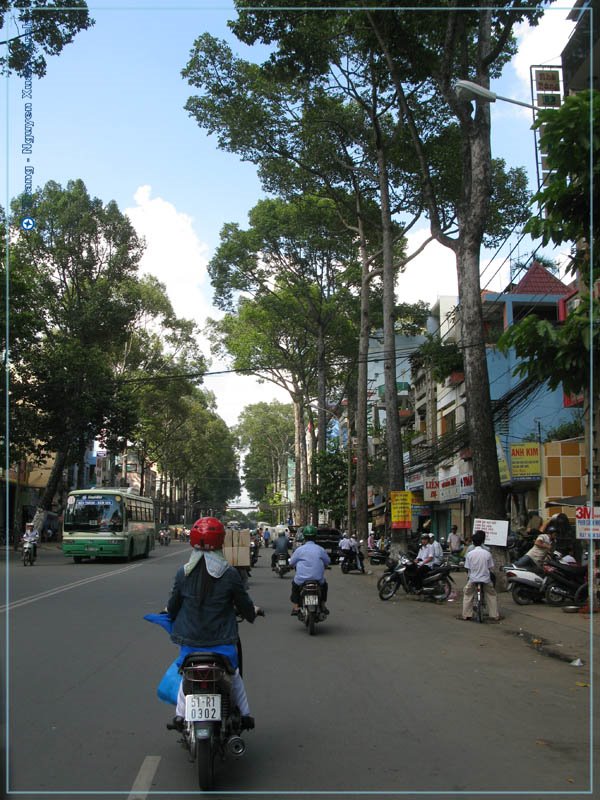 Đường - An Dương Vương - Street by Vietnam - Paracels