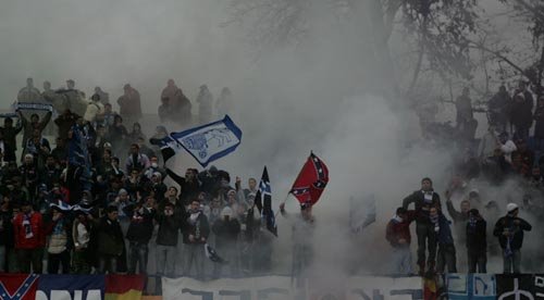 Fumogenata degli ultras del CRAIOVA by userpanoramio