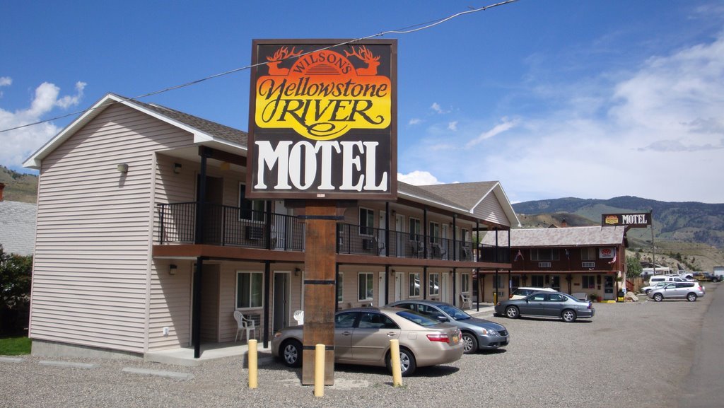 Gardiner MT: Yellowstone River Motel 09 by mbemmen