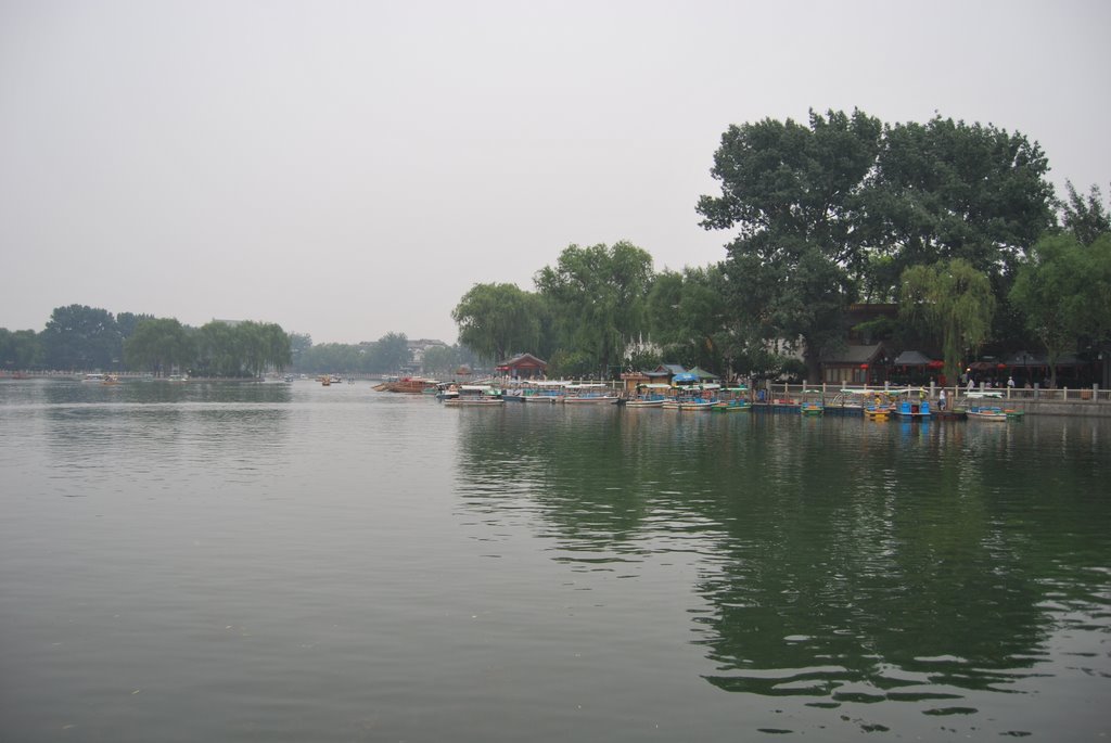 Lago, junto a la ciudad prohibida. by Miguel Carrasco Valv…