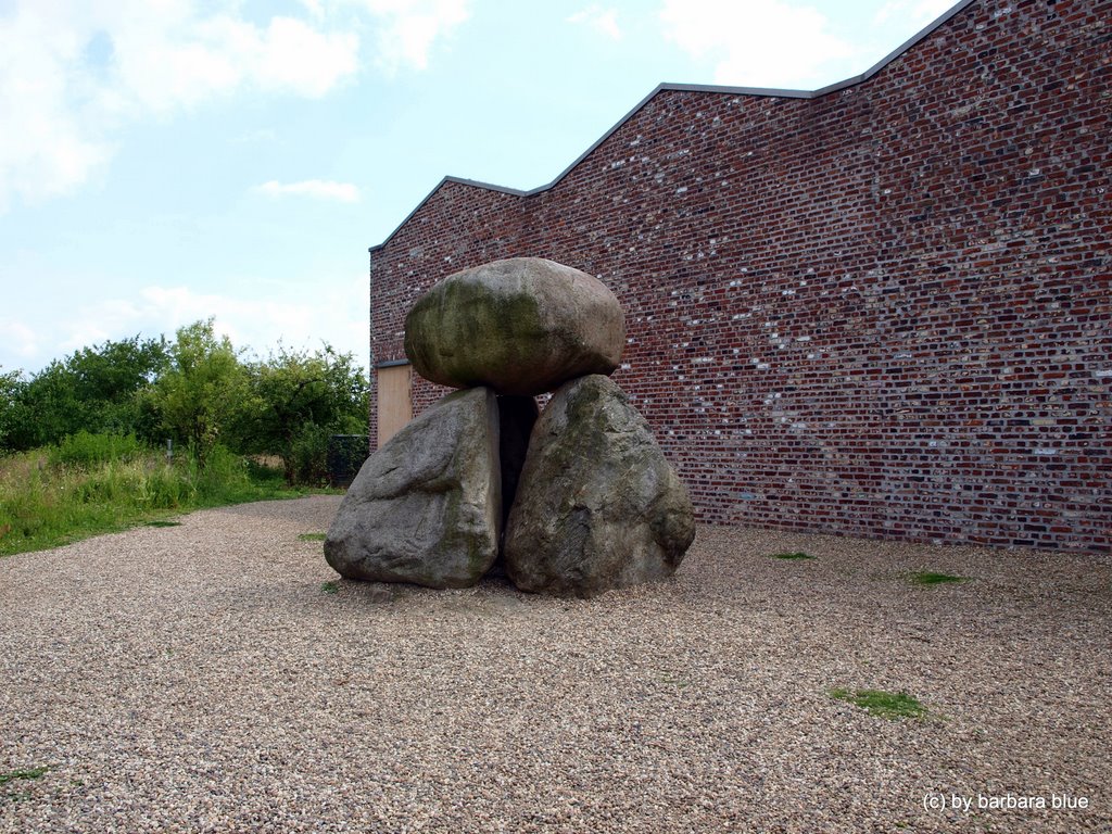 Museumsinsel Hombroich. Findlinge vor Ausstellungsgebäude by © barbara blue, Germany