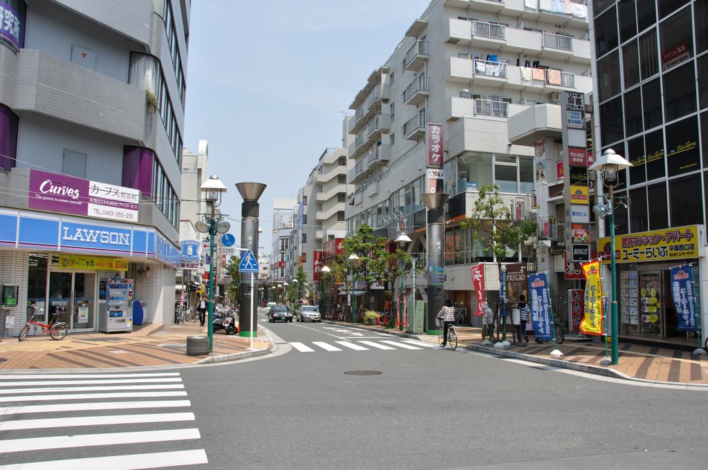 Pilot Street (Hiratsuka Station) by potiyama