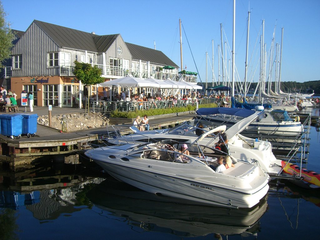 Århus yatch harbour by Stig Ekelund