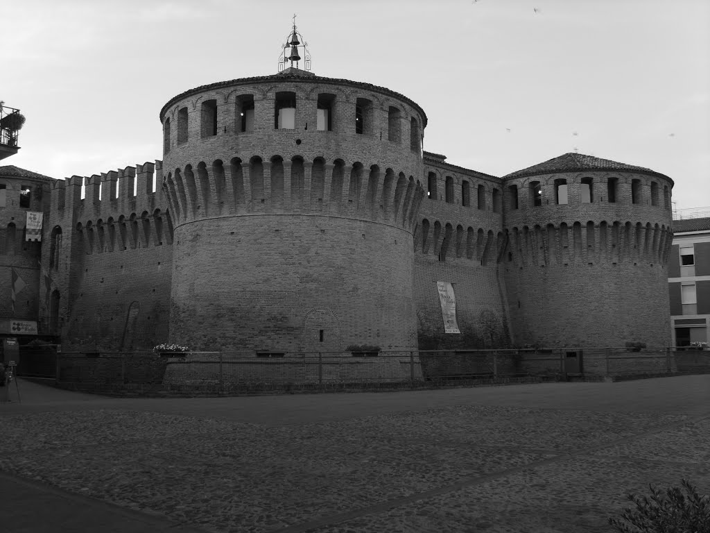 Rocca di Riolo Terme in B/W by Giovanni-Casadio