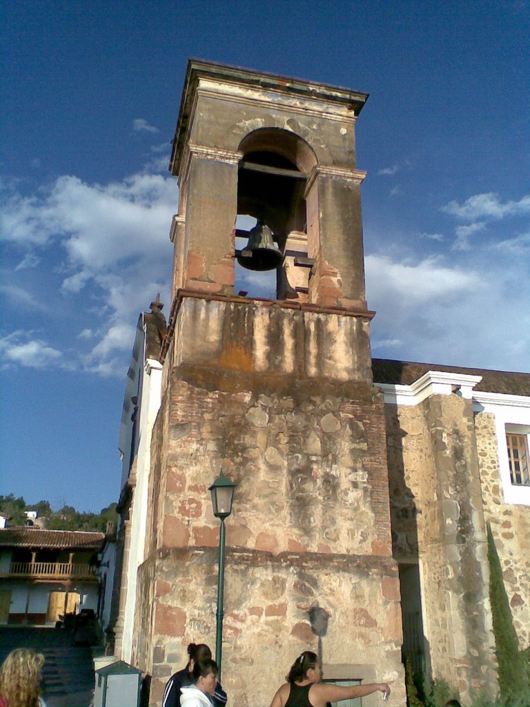 Tapalpa, campanario de iglesia antigua by Cesar Lizarraga