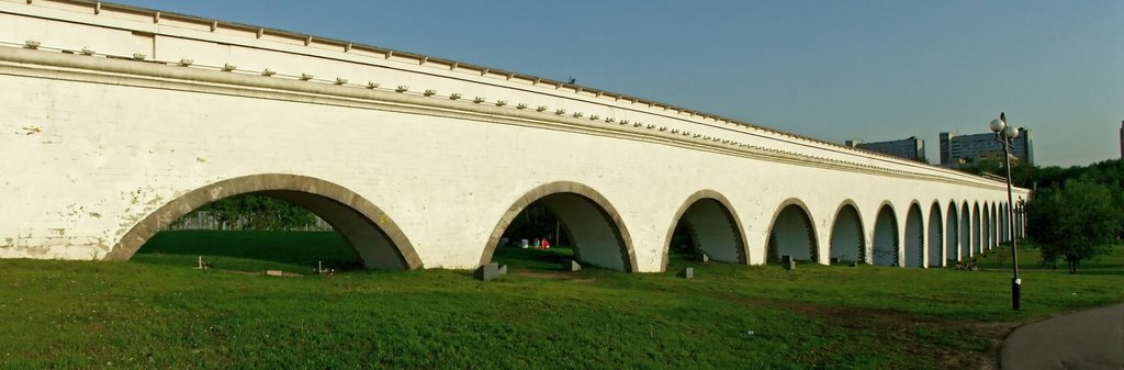 Rostokinsky Aqueduct, Moscow by svyatoslav