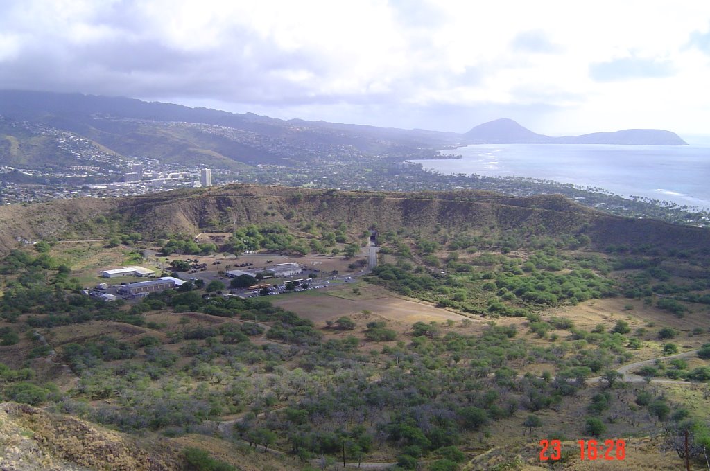 Diamond Head crater by Maria Emilia Andraus