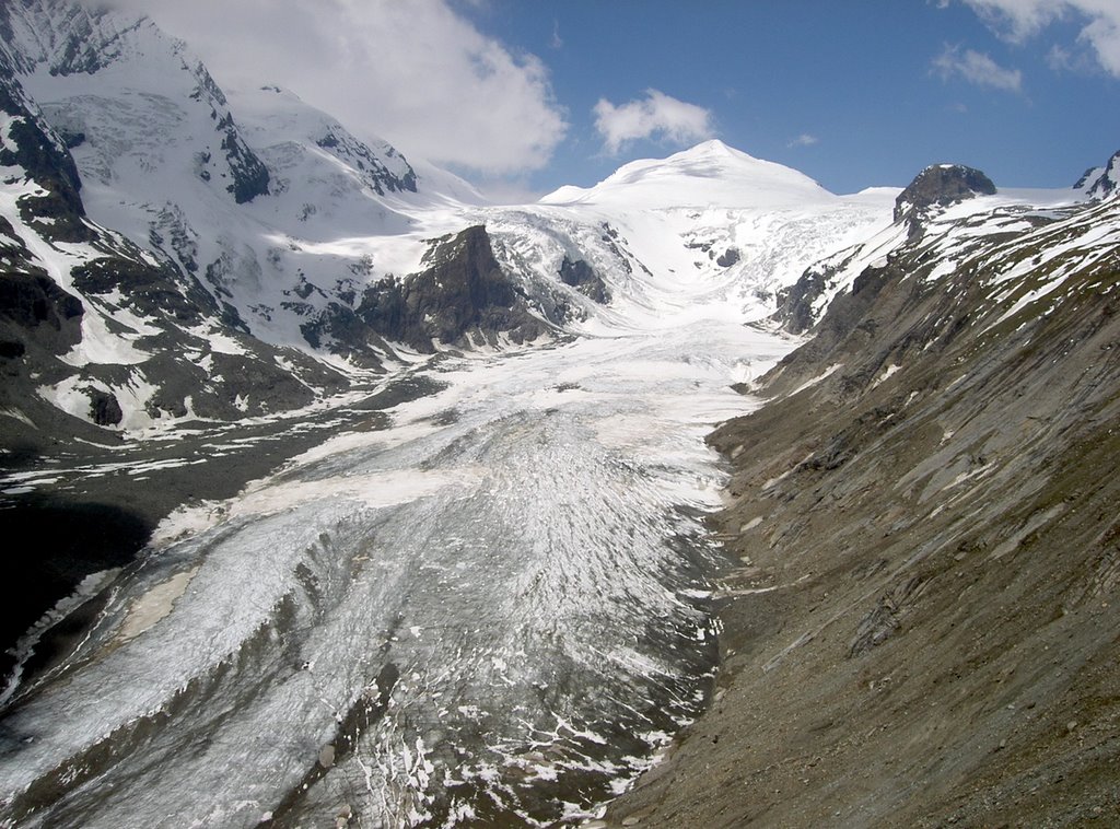 Pasterze glacier. Is it slippery? by Graf Appu