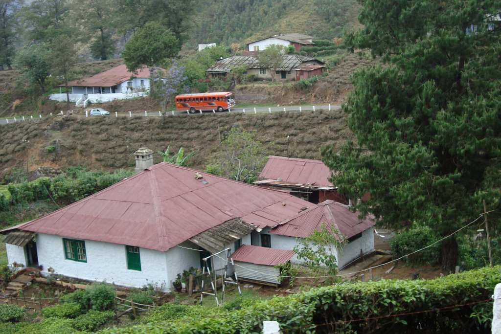 A BEAUTIFUL HOUSE ON THE WAY TO MUNNAR by Muhammed Jailani