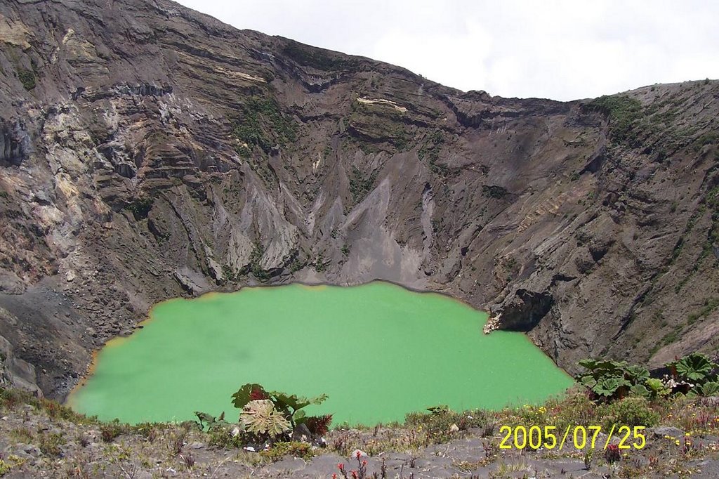 Volcan Irazu by Carlo Vivi