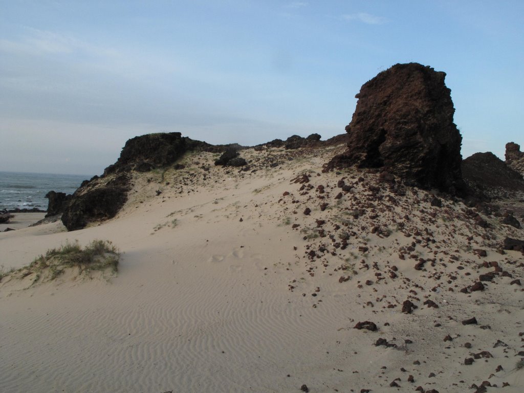 Mũi Cựa Gà (Phan Thiết) by Ngọc Viên Nguyễn