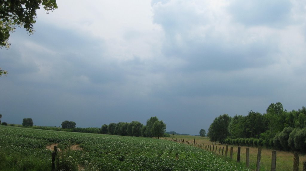 Donderwolken boven Ninoofse velden by janmatthieu