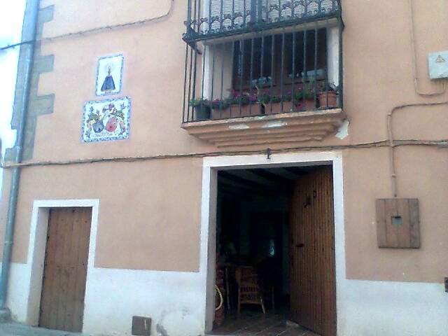 CASA CON ESCUDO, COSTEAN by fmenez