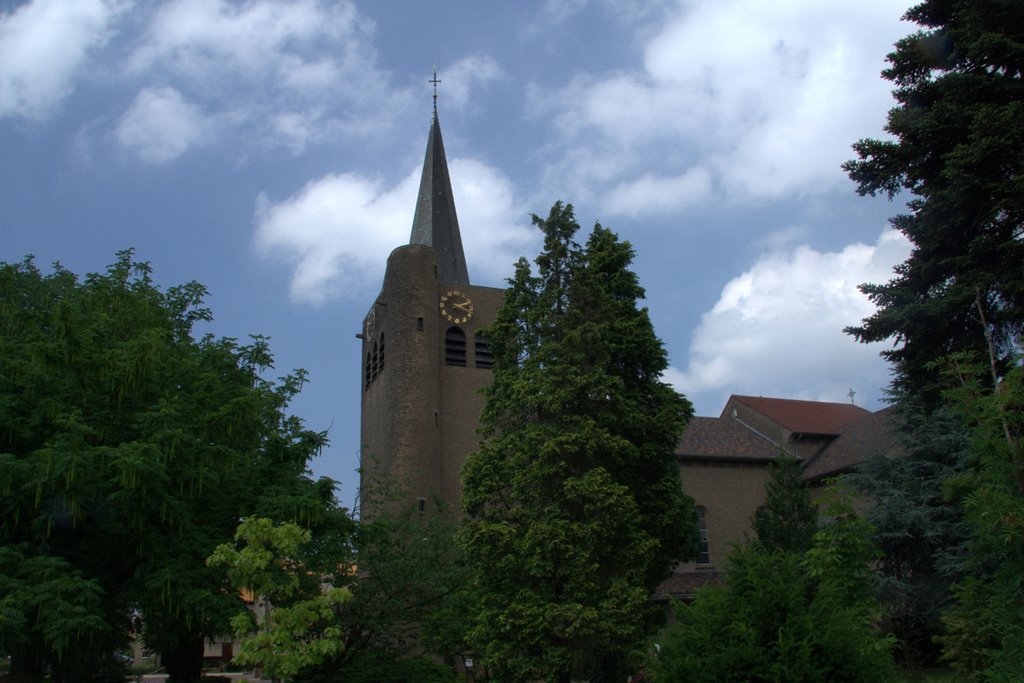 Kerk van de St. Barbara Parochie in Bunnik. by morinel