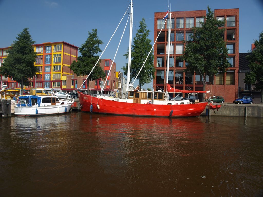 Oosterkade bij de Oosterhavenstraat. Het Harbour House is ontworpen door Architectenbureau De Zwarte Hond. by Hans R. van der Woud…