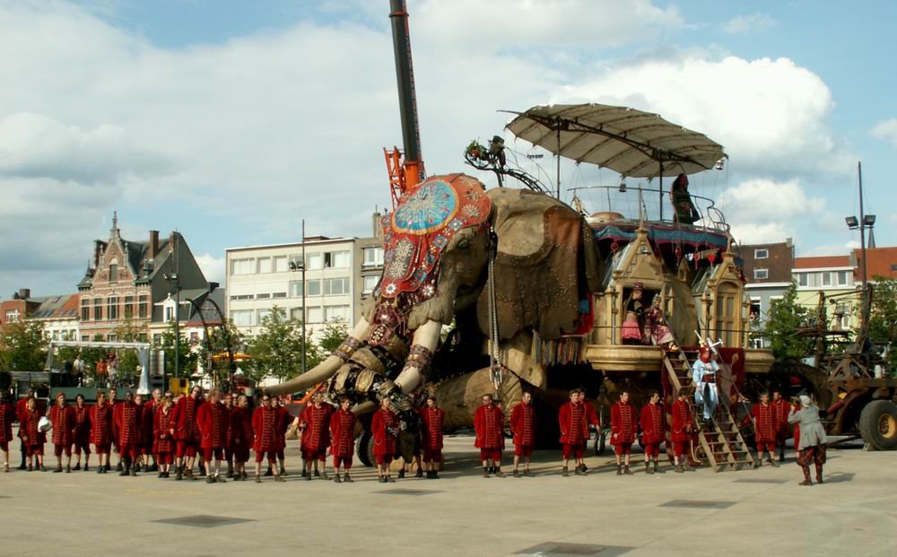 Royal de Luxe - 2006; elephant, crew by Juut