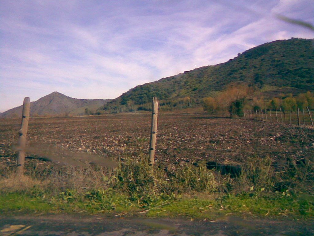 Vista alos cerros por detrás by Rolando Abarca