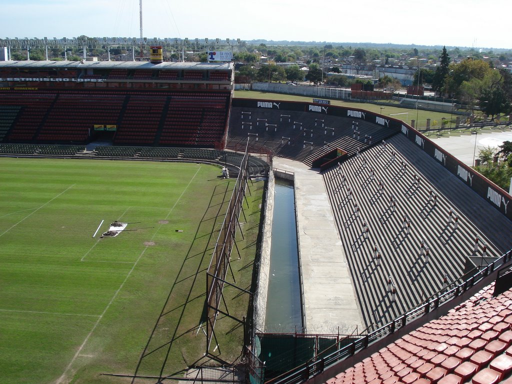 Tribuna de socios Club Atletico Colon by mingarini