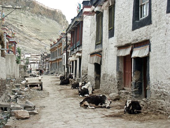 A Gyantse backstreet by wooddler