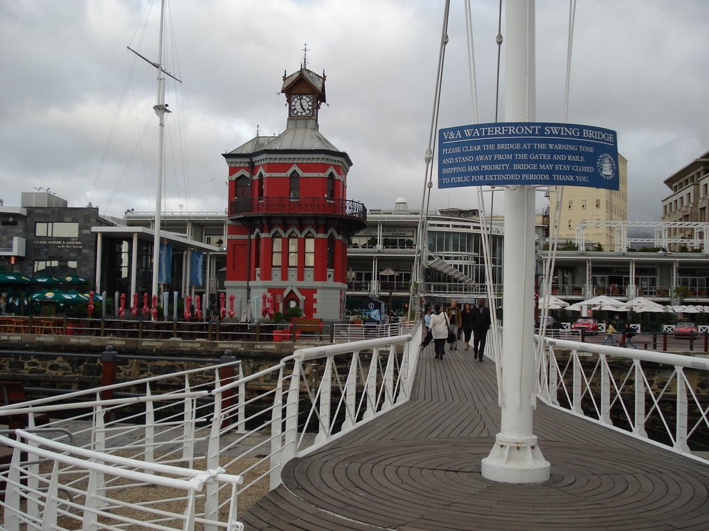 Cape Town - Waterfront by Sergio Araujo