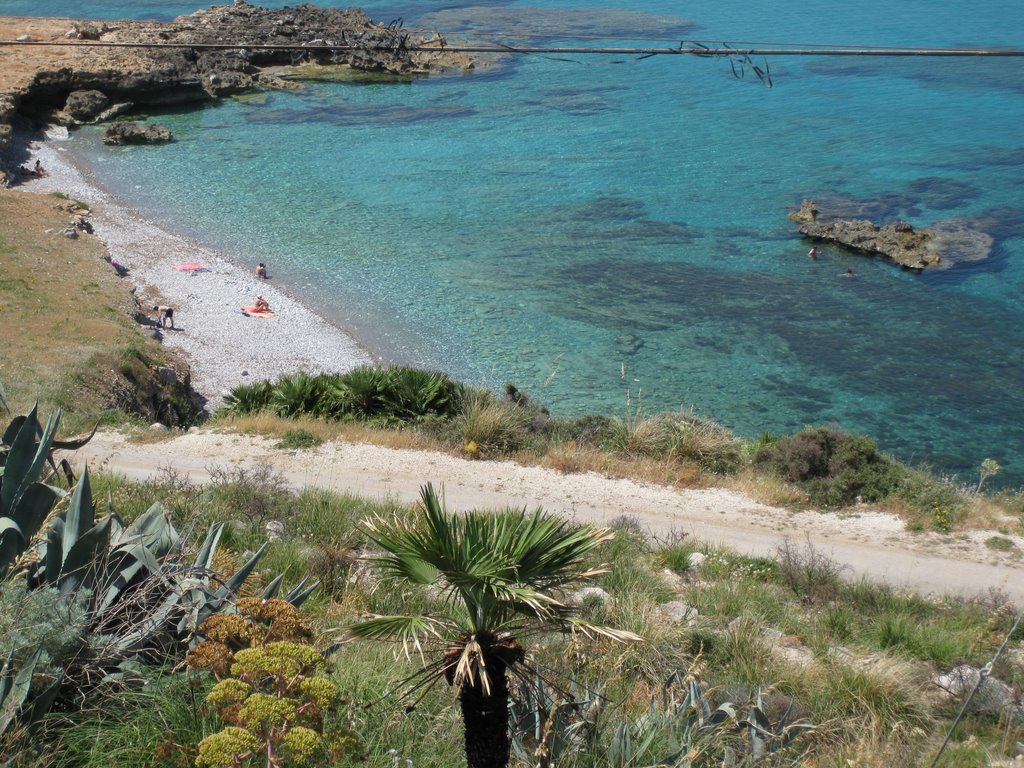 Spiaggia sotto il belvedere by armanduk