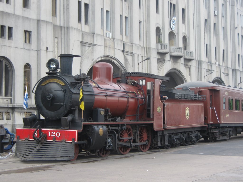 Viejo Tren dentro del Puerto by SergioVelázquez