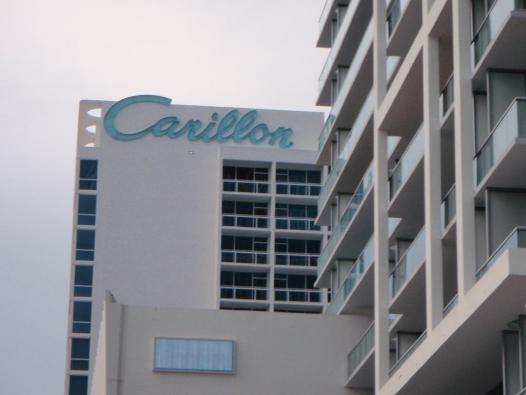 Carillon Collins Ave by David Moya