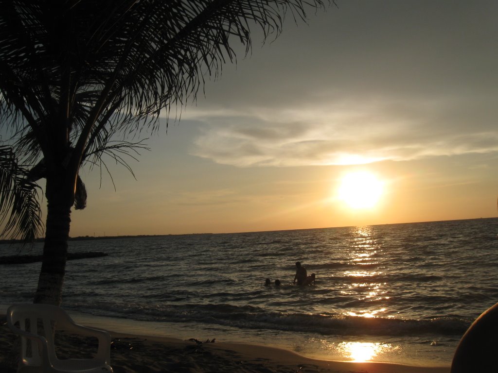 Atardecer Playa Coveñas by Dayro Longas