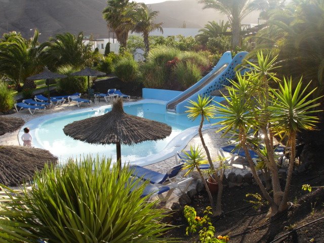 Esquinzo Beach, Piscina Infantil by Moneleto