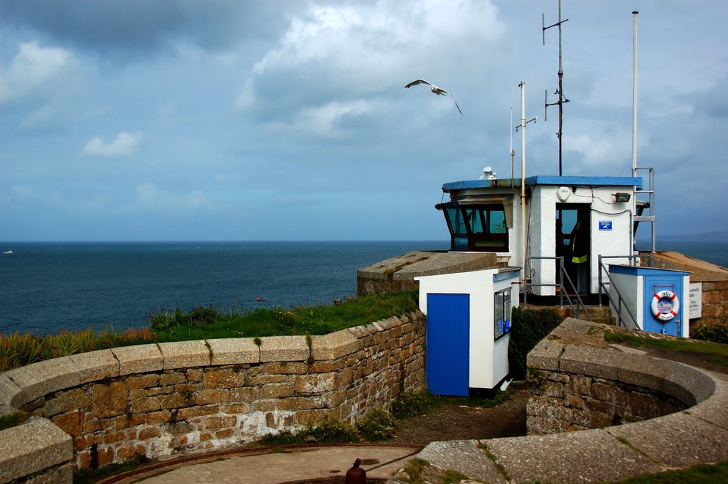 Coast guards hut on the Island in St.Ives by Chris Scaysbrook