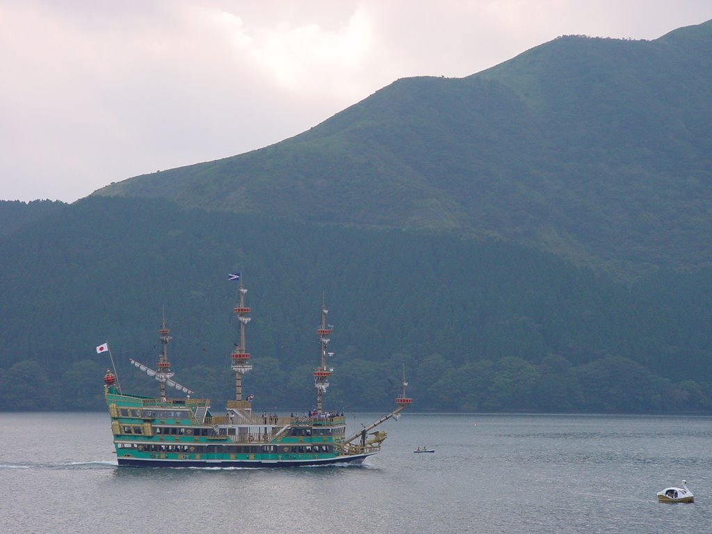 Lake Ashi, by Dan Petersen by dan.petersen