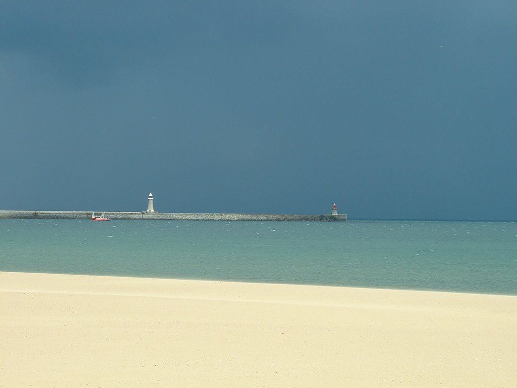 Tyne Pier, South Shields by gazzae