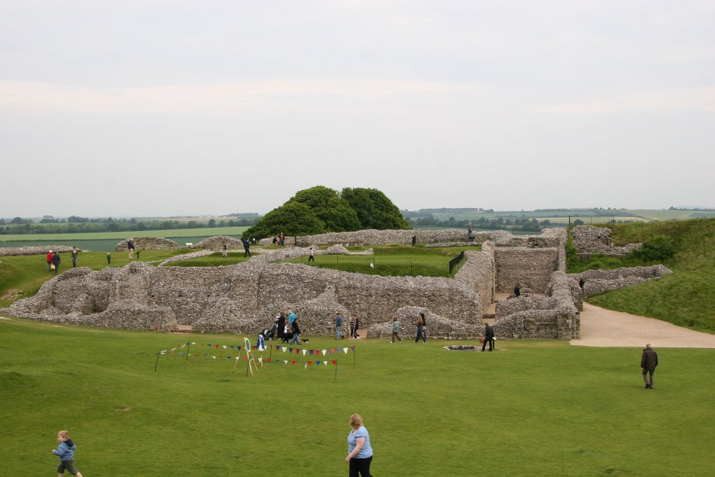 Old Sarum castle by longdistancer