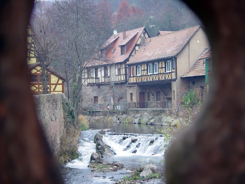 Kaysersberg river 19-12-2003 by Bas van Oorschot