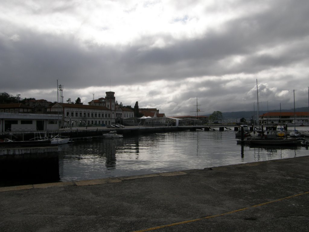 Puerto deportivo Escuela Naval Marin by Samuel Acuña