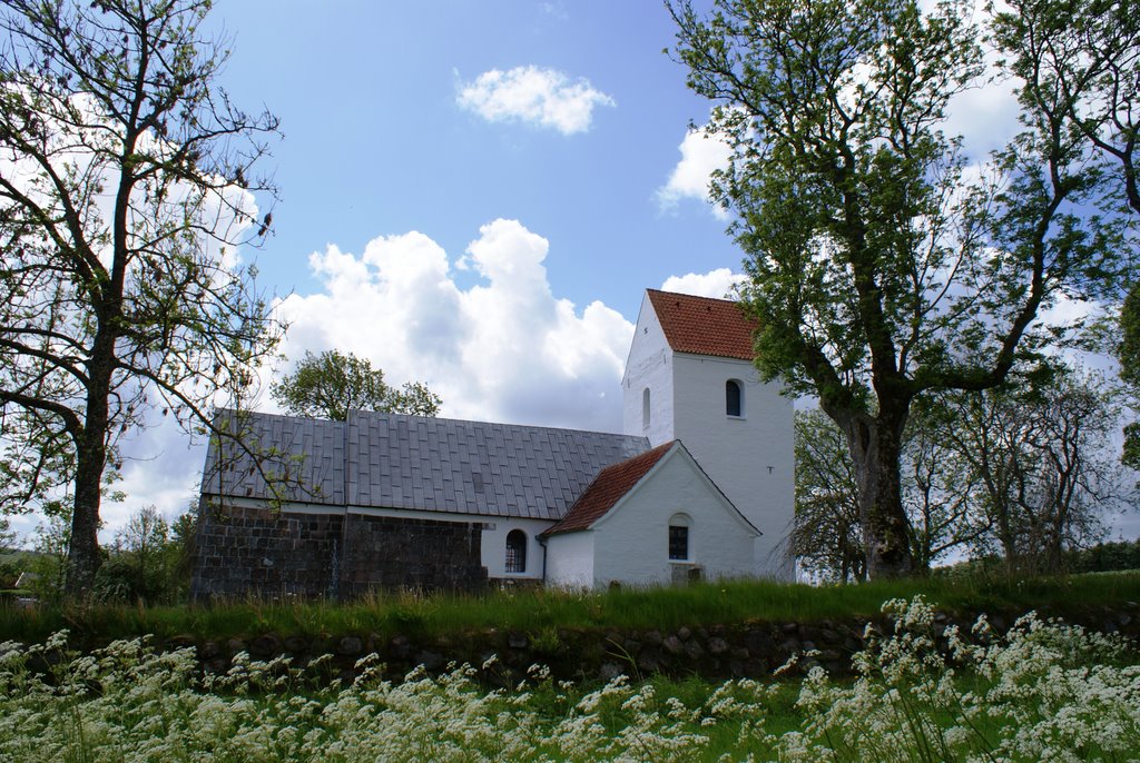 Buderup Øde Kirke by Peter VG Kristiansen