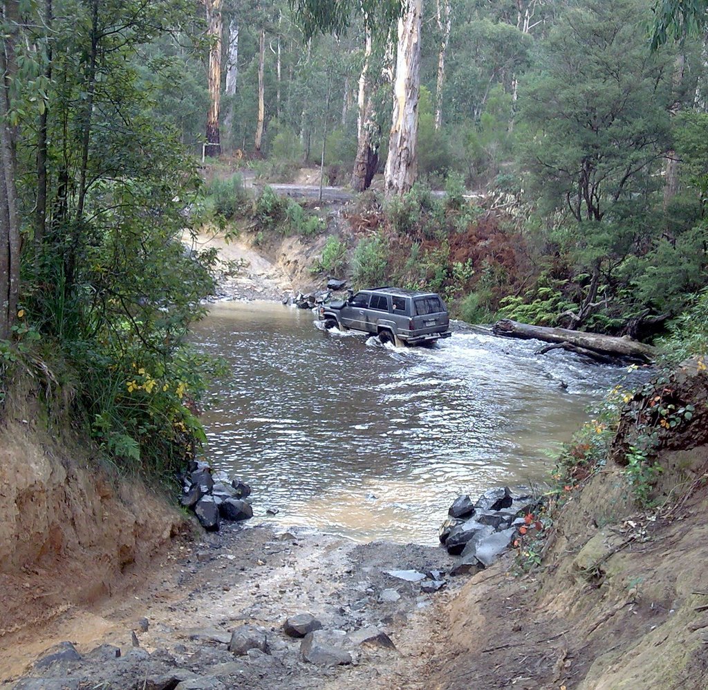 Latrobe River crossing by Goldnbrownman