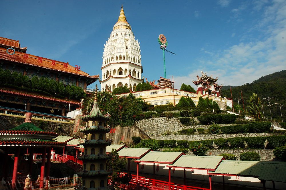 Kek Lok Si Temple, Ayer Itam, Penang by Les Chang