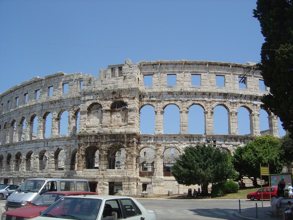 Roman Colliseum at Pula, Croatia by Anders Bromander