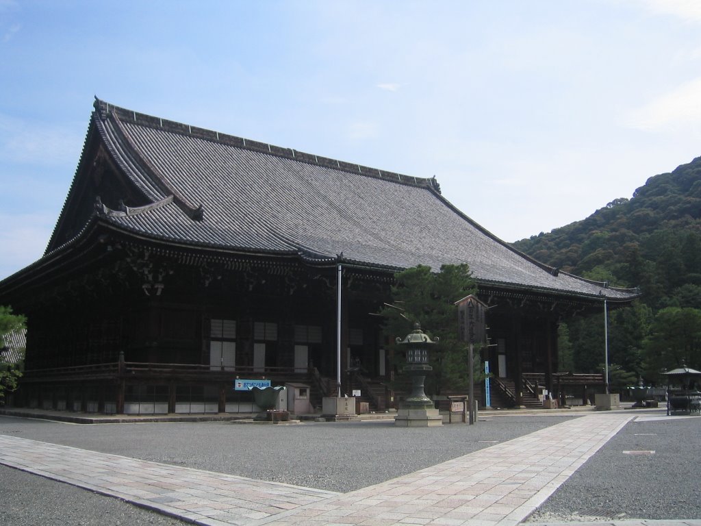 Chion-in Temple by retrodirective