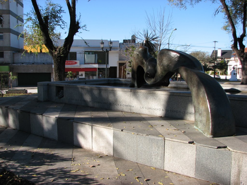 Monumento en Plaza Eduardo Costa by villadalmine